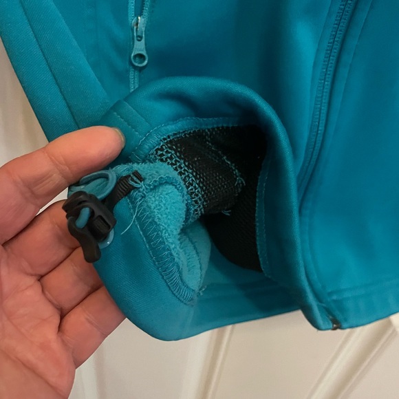 O’Neill Size Medium Turquoise Hoodie with a fleece interior. Two front pockets. - Picture 7 of 14